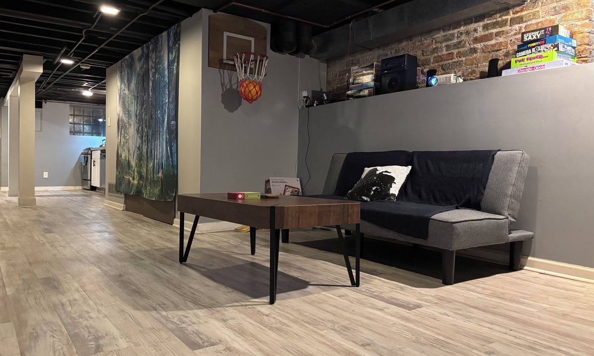 Chicago House | Lofty Garden Retreat Artist-Music Friendly 2BR in Humboldt Park