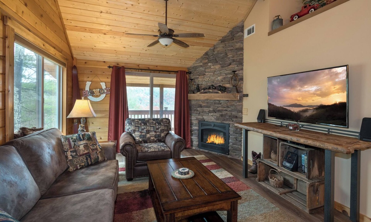 Ferguson Cabin | Log Cabin, Great views, Hot Tub, Large Deck, Privacy, Horse and Pet-Friendly