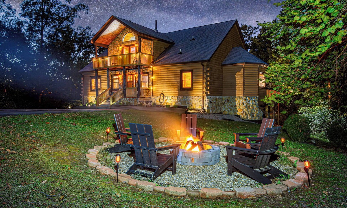 Shepherdsville Cabin | Luxe Speakeasy Cabin 5BR/3.5BA/Bourbon Trail/Hot Tub/Golf/Bernheim Forest