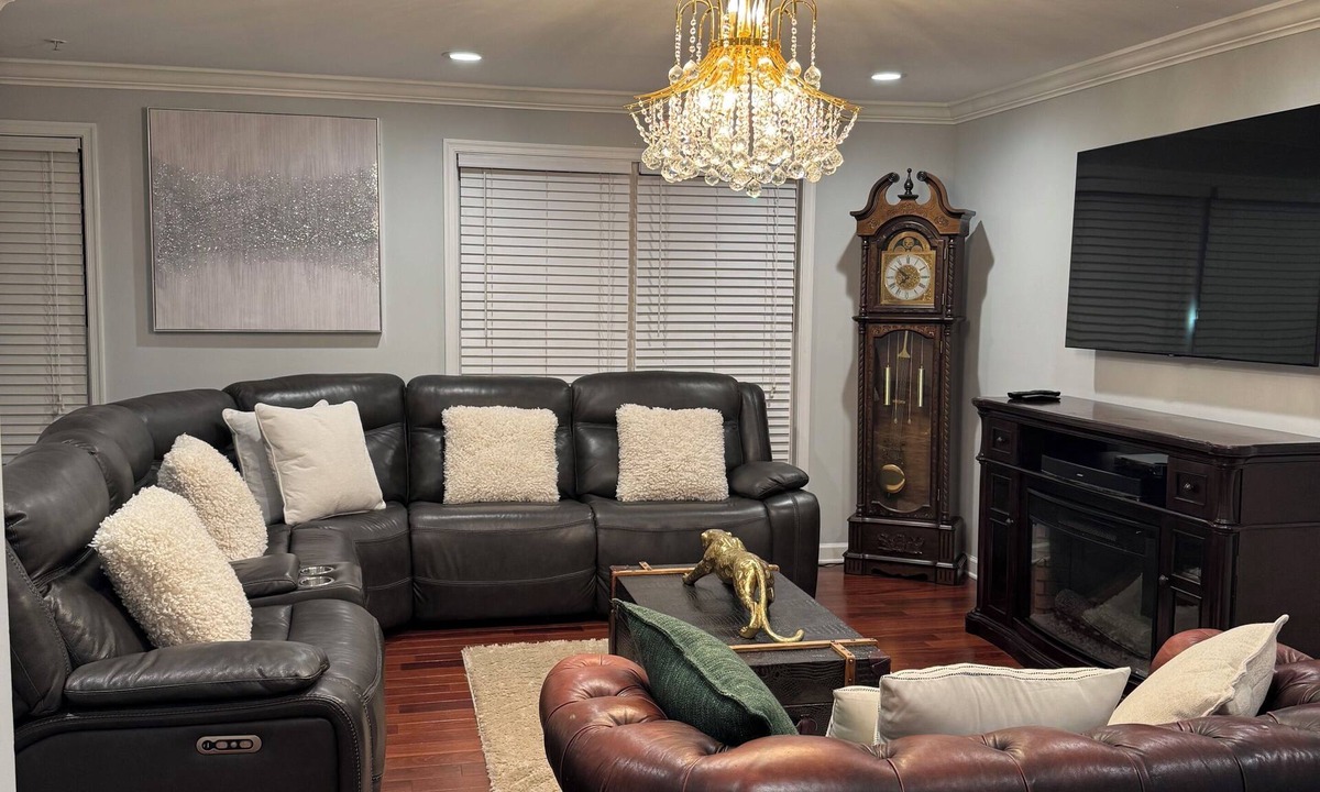 Ferndale House | Luxury 3-bed Townhome W/Modern finishes & Easy access to Baltimore &Annapolis.