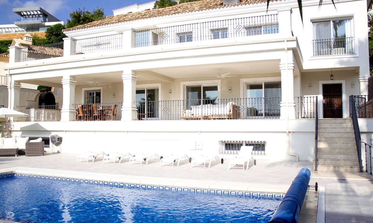 Benahavis Villa | Luxury accommodation in Villa with stunning views and with large pool.