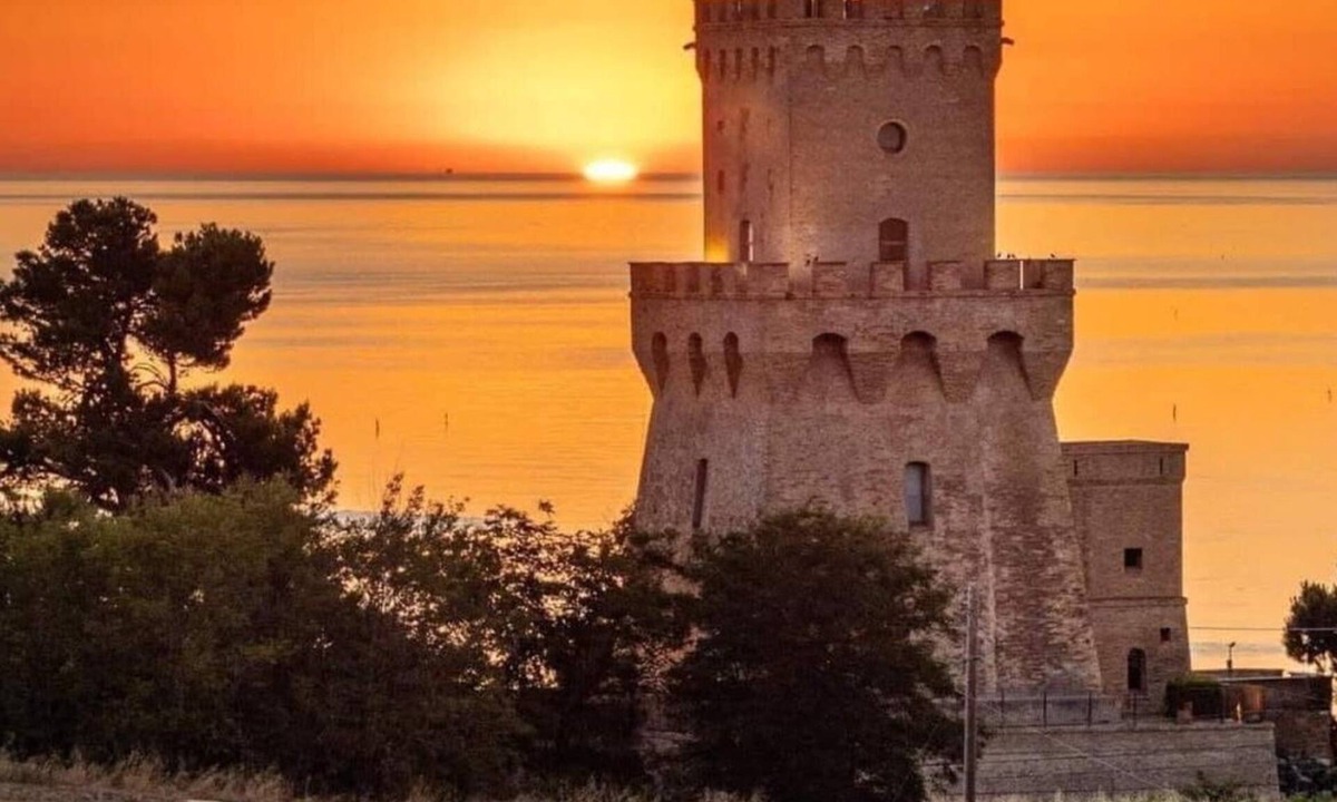 Scerne Apartment | Luxury appt in Pineto, Abruzzo, private pool, sea views. 6ppl. Options for 10ppl