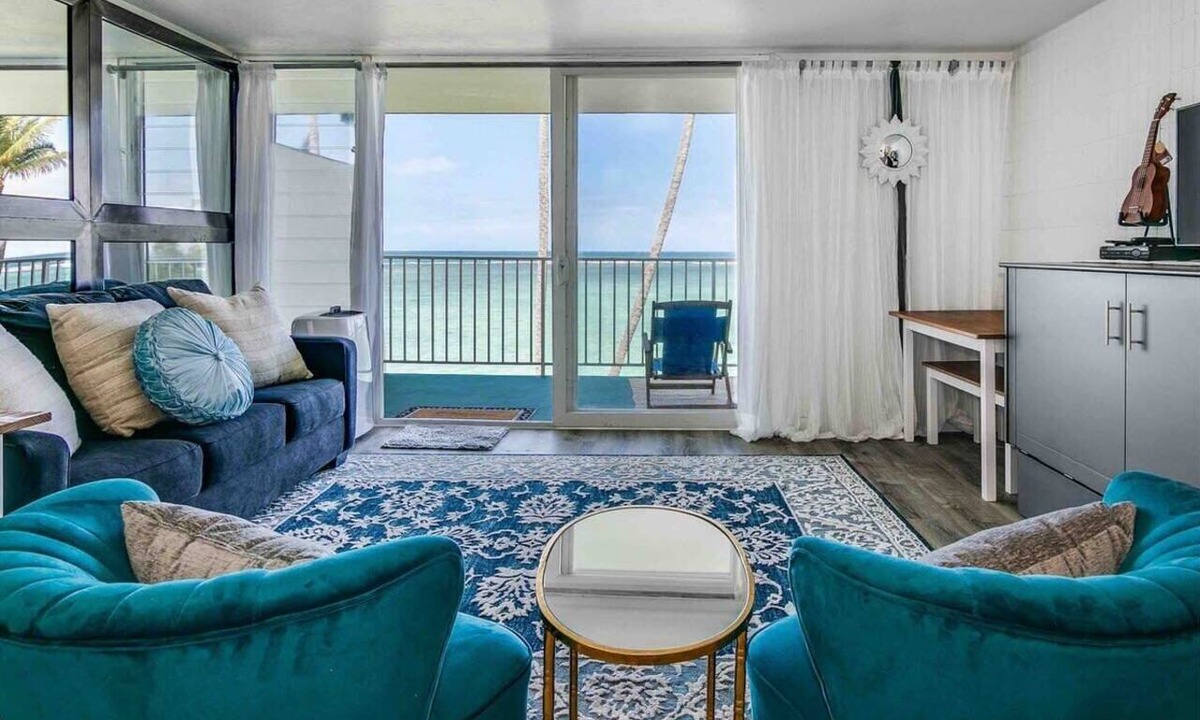 Punaluu Condo | Luxury Beachfront Condo with View