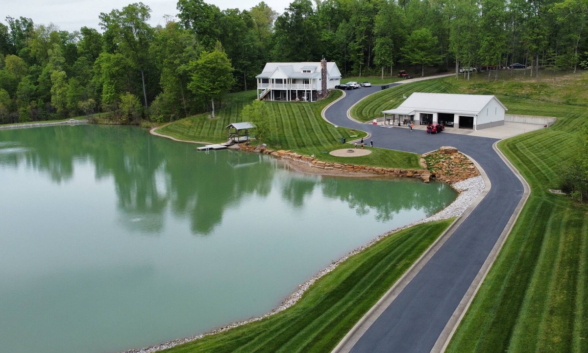 Henryville Apartment | Luxury Derby Estate Retreat - 20 Acres - 35 Min to Churchill Downs