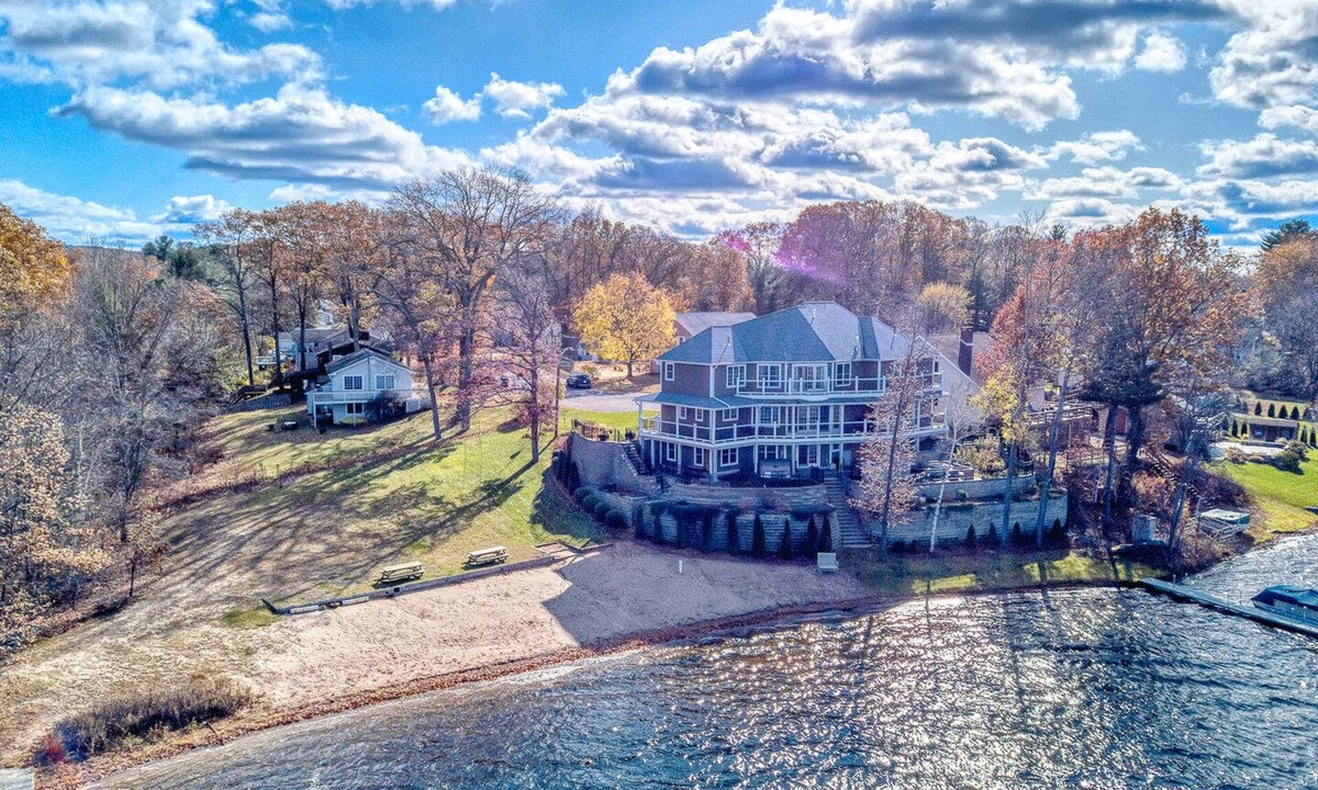Melrose House | Luxury Lake House