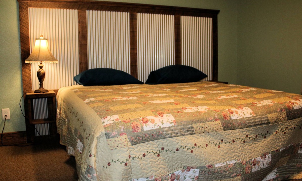 Almo Cabin | Lynnhurst Resort - Kentucky Lake Water View Cabin 4 (Dog Friendly!)