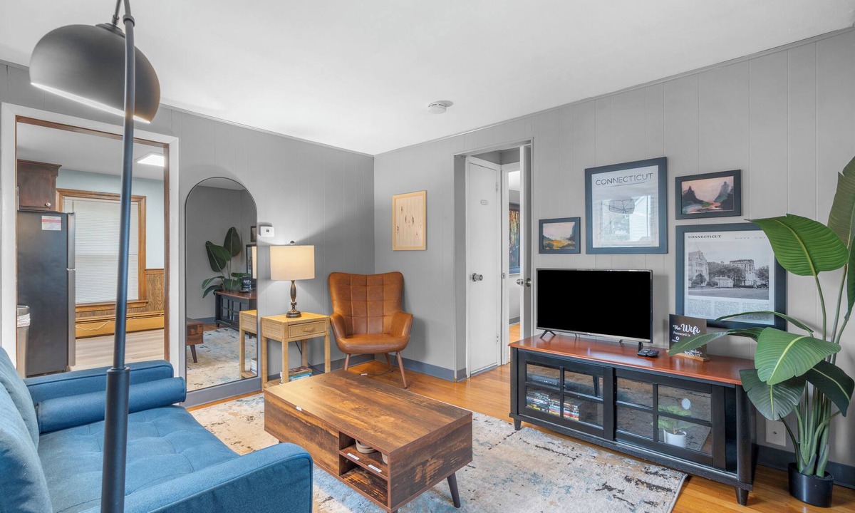 Center Apartment | Manchester 1-Bedroom Oasis APT Near Downtown Main Street. Pet-Friendly!
