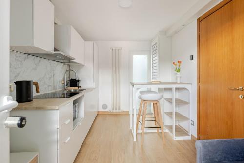 Fogliano Marina Apartment | Minimal Suite self check-in e Wi-Fi eccellente - P r a t u r e c c i Group