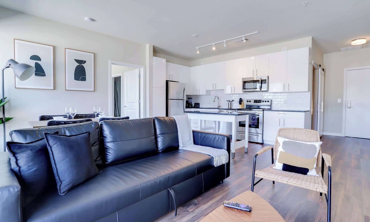 Groveton Apartment | Modern 2BR + Den with Balcony & Gym