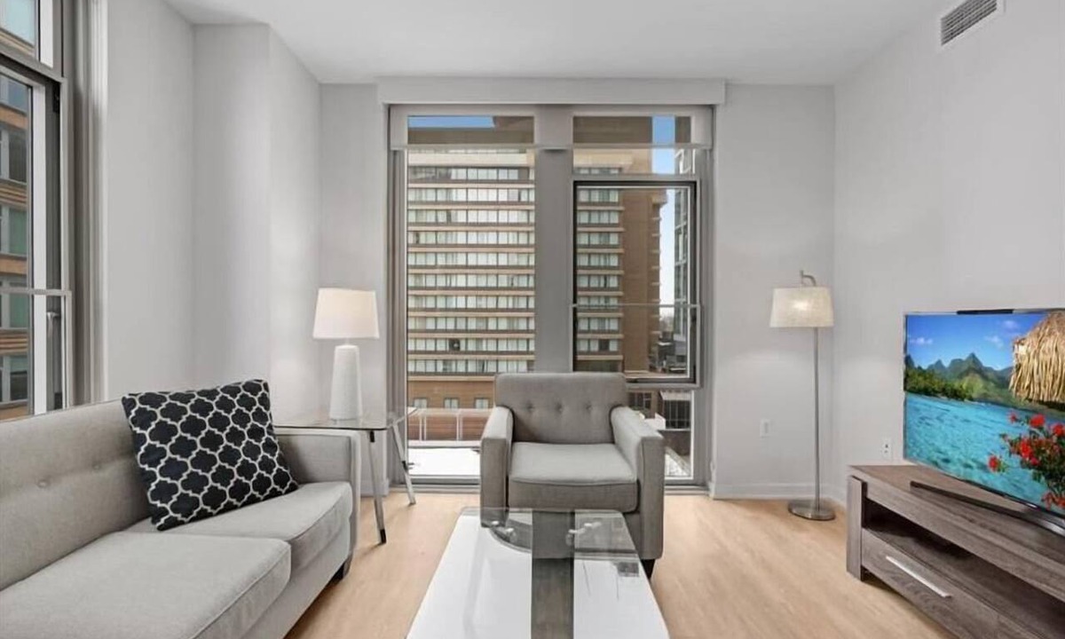 Crystal City Apartment | Modern 2BR | Full Kitchen | Near Crystal City Shops | By GLS
