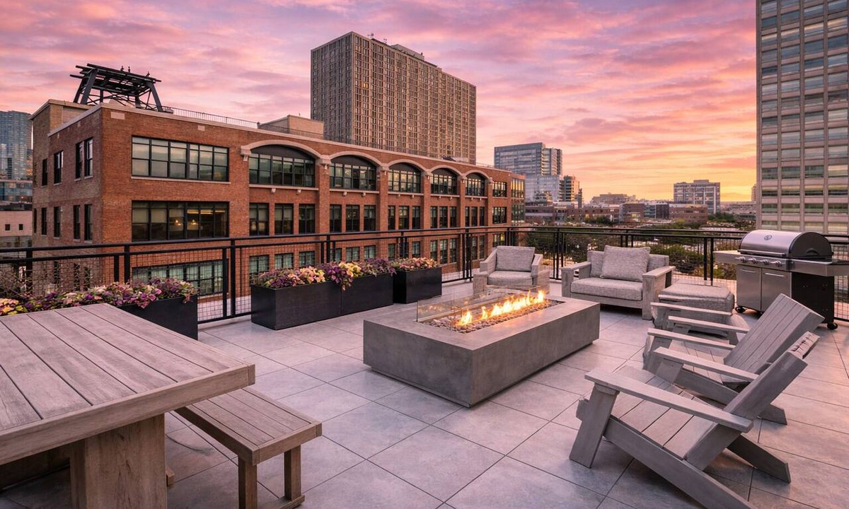 Near South Side Apartment | Modern 2BR South Loop Gem Near McCormick Place, Navy Pier, & Adler Planetarium