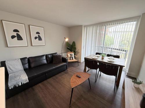 Pentagon City Apartment | Modern Apt in Prime Location - Walk to Metro