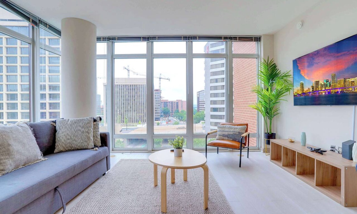 Crystal City Apartment | Modern Apt | Steps to Metro & Pentagon City