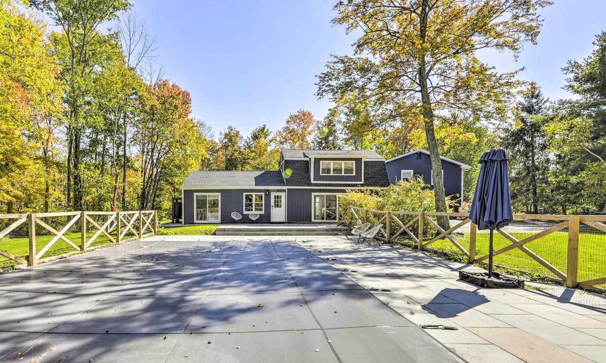 Marble Dale House | Modern Escape w/Fire Pit, Near Lake Waramaug