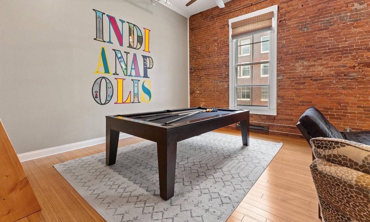 Wholesale District Apartment | Modern Loft next to Georgia St and Convention Center