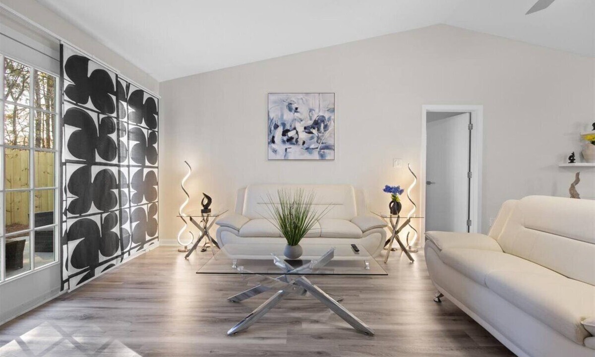 Evans House | Modern Walls