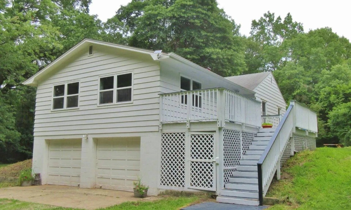 Michigan City House | National Park Nature Retreat access to train to Chicago and 2 close to Beach