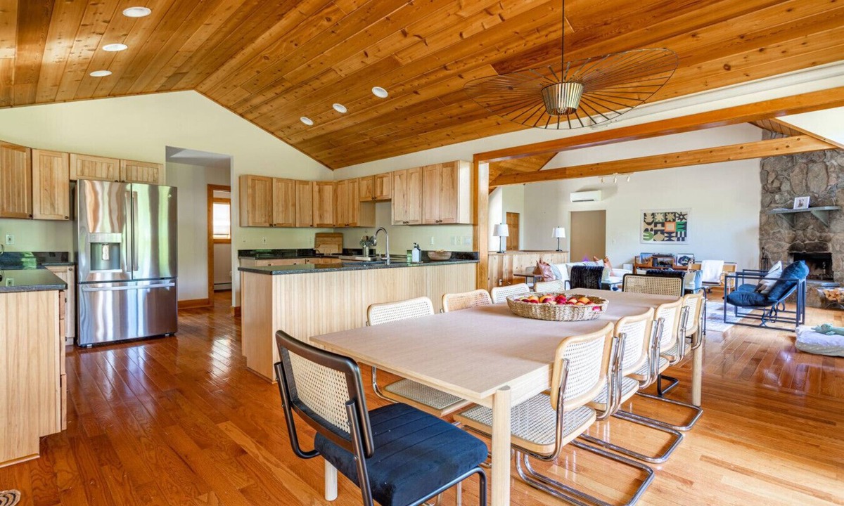Roscoe House | NEW: Multi-Generational Haven nr Roscoe