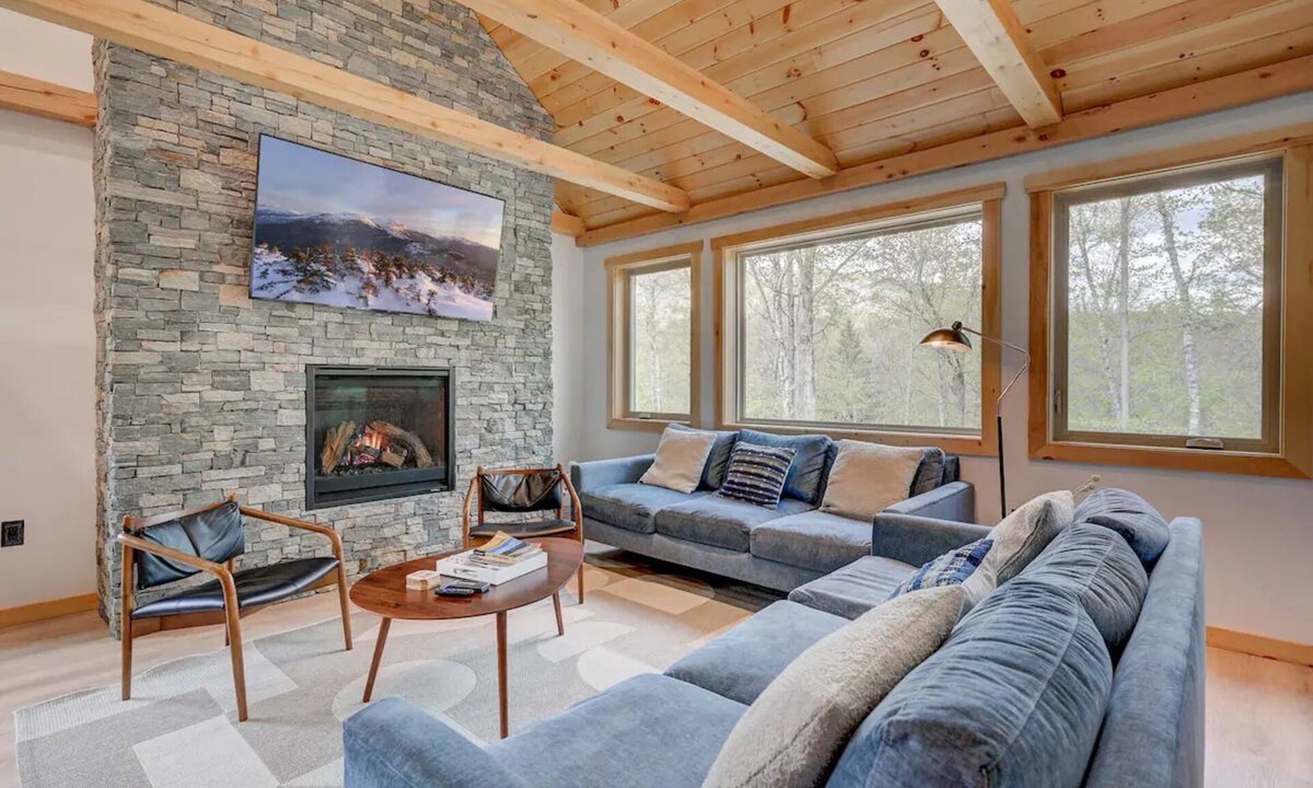 Bartlett House | New Spacious Ski Home-Hot Tub + Game Rm/Sleeps 12