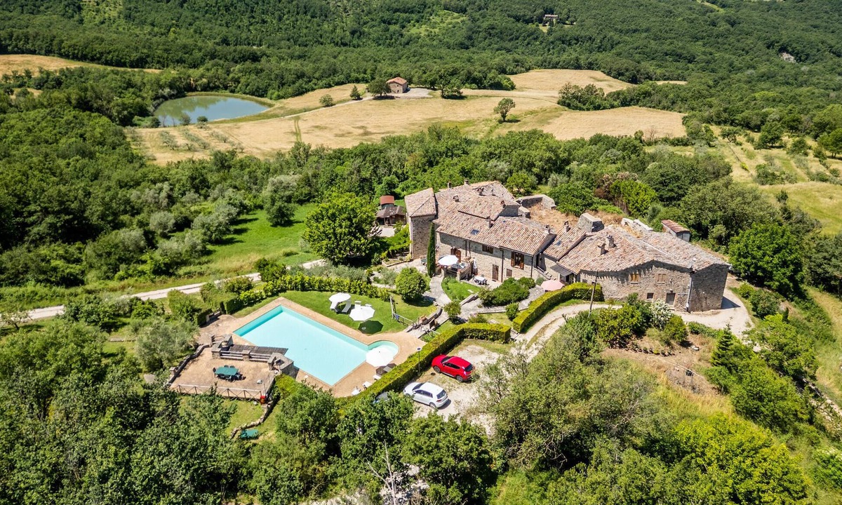 Izzalini Apartment | Nice apartment in todi pg with WiFi