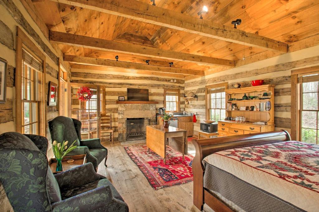 Free Union House | Numerous On-Site Trails: Earlysville Wooded Cabin