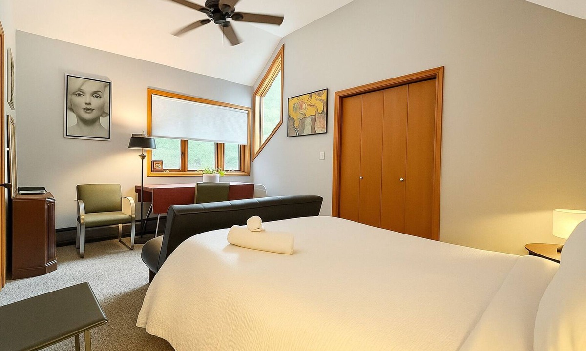 Harwinton Bed & Breakfast | Peaceful Modern Private Room with Comfort & Charm