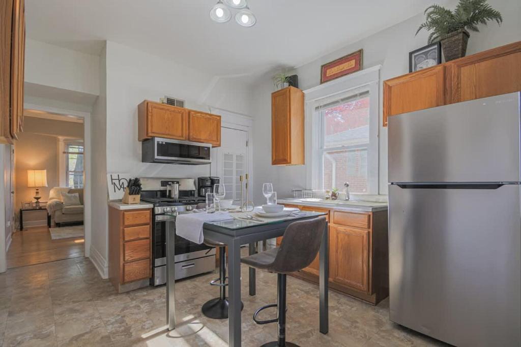 Forest Park Apartment | Peaceful One Bedroom Home near Chicago