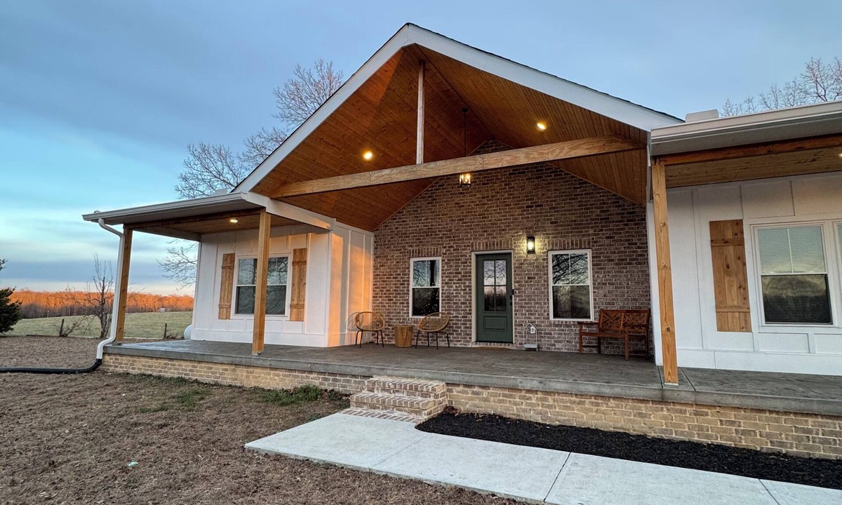 Dickson House | Peaceful Pastures — Spacious Quiet 3BR Countryside Retreat