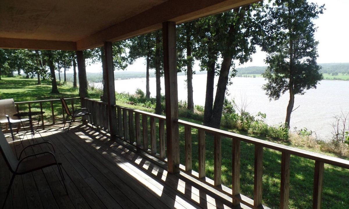 Golconda House | Peaceful Cabin on a Bluff