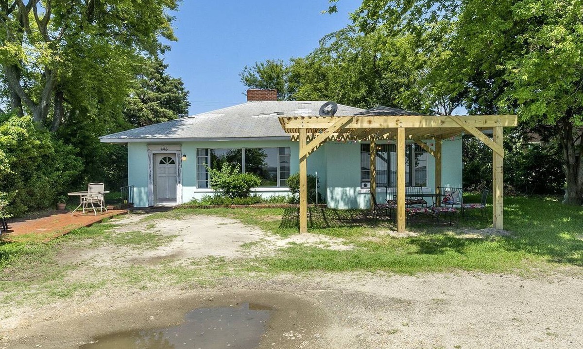 Willoughby Spit Cottage | Pet-Friendly Waterfront Cottage on the Chesapeake Bay, Virginia
