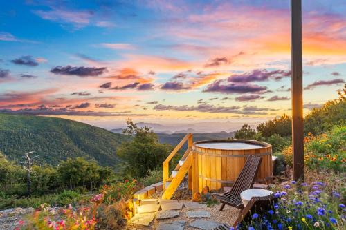 Julian House | Pickleball Ranch, Cedar Hot Tub, Gorgeous Views
