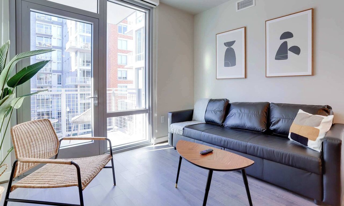 Clarendon Apartment | Prime Arlington Apt with Gym & Pool Access