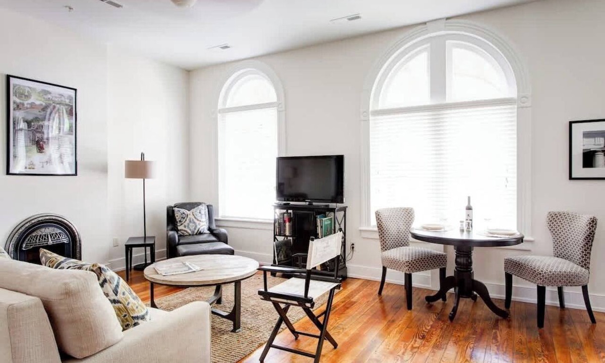 North Downtown Apartment | Prime Downtown Mall Flat with Free Parking - #306