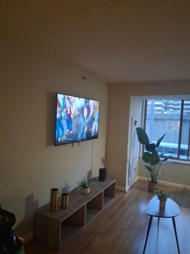Crystal City Apartment | Prime location Apt W Gym & Indoor Pool
