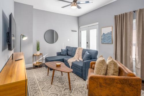 Walnut Hills Apartment | Prime Walnut Hills, 5min to UC, Lux King Beds, Sleep 6ppl, Smart TVs