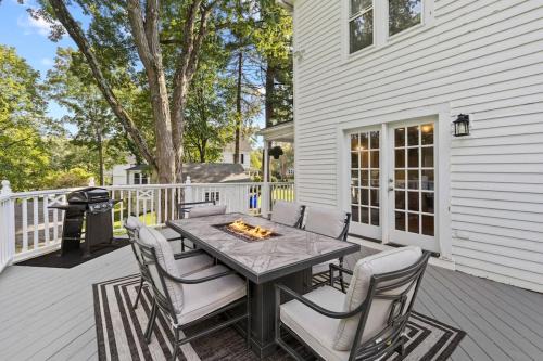 West Hartford House | Prime West Hartford Center Location: Historic Gem