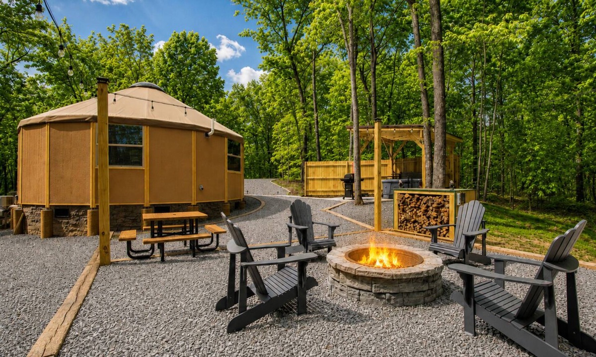 Almo Cabin | Private Hot Tub + King Bed | Eagle Retreat