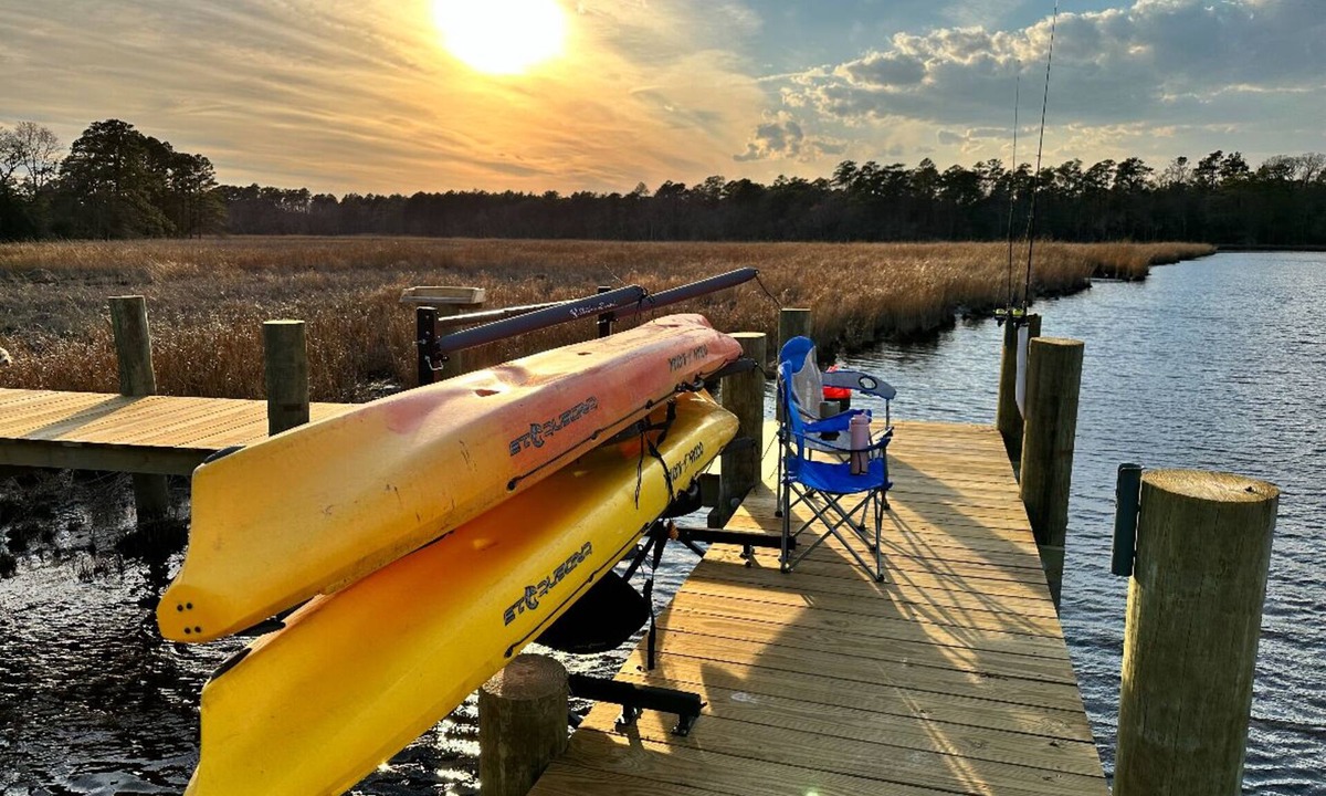 Allen House | Private Pier - Kayaks - Hot Tub - Custom Patio & Fire Pit - Great Fishing!