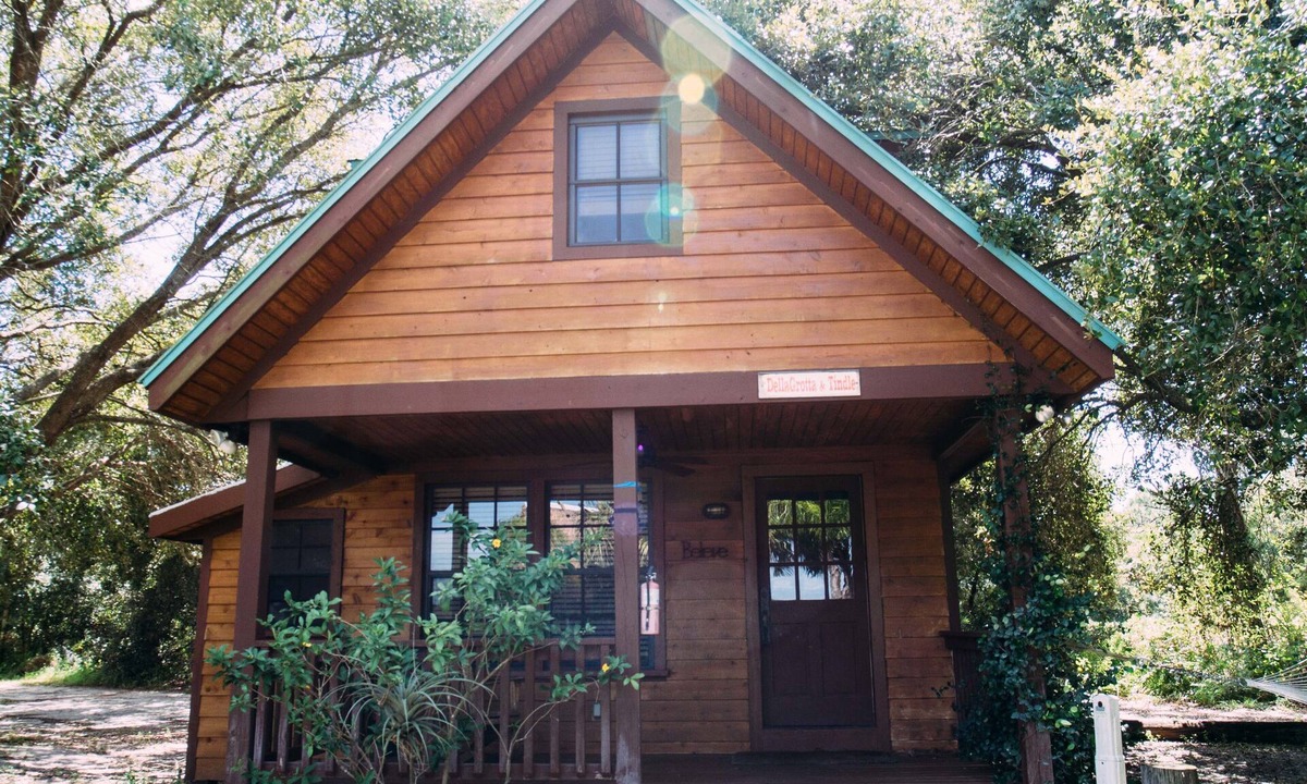 Clewiston House | Quaint rustic cabin, newly remodeled!