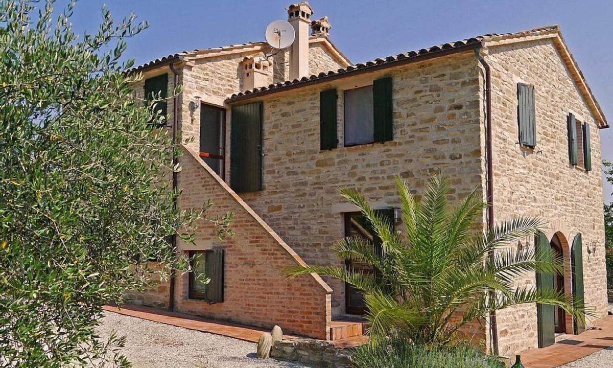 Cupramontana House | Quietly situated vacation home with pool for 12-14 pers.