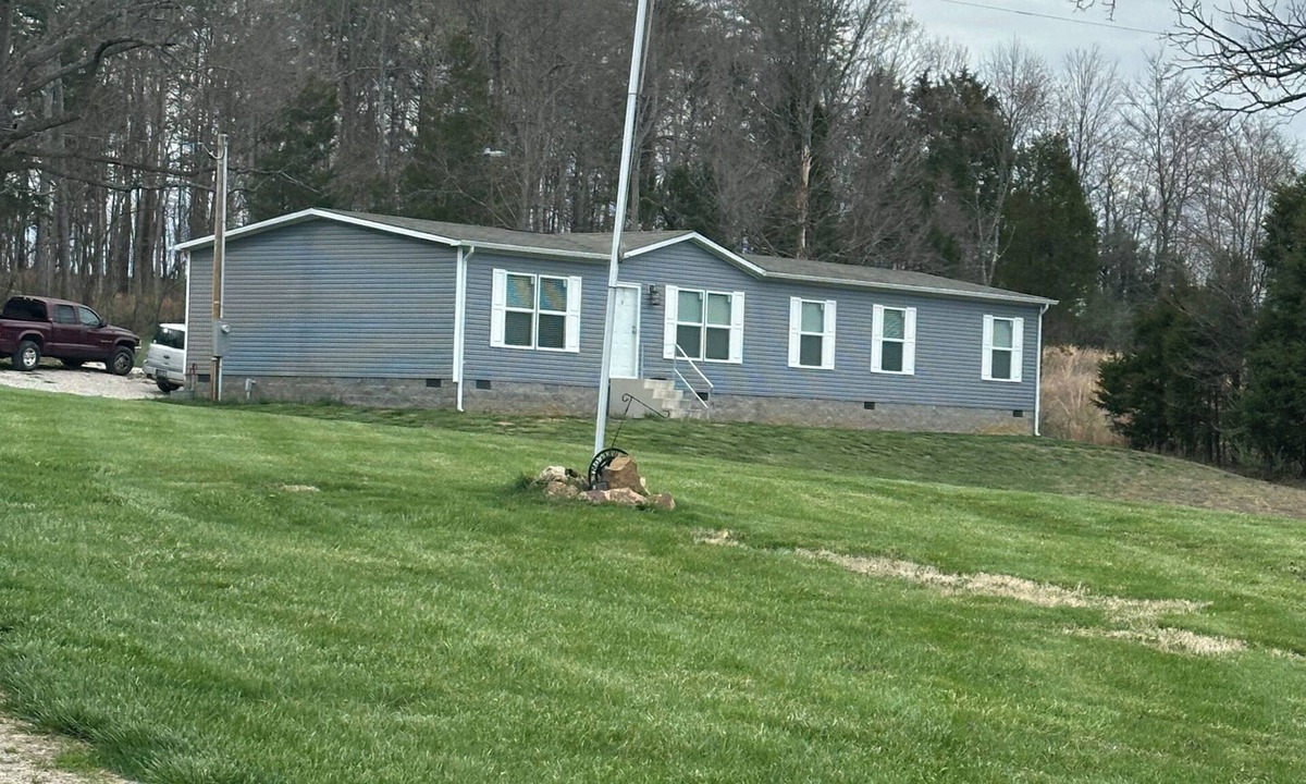 Falls of Rough House | Ready for some R&R? We are 1 mile from the State dock and Nick's Boat dock!