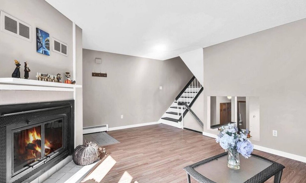 Vernon House | Relaxing stay in this spacious 3 story condo for the whole family