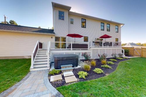 Pasadena House | Renovated, dog-friendly home with private pool, hot tub & stunning backyard