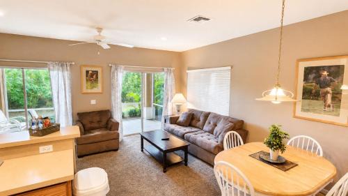 Port Saint Lucie Villa | Right Direction Rentals 2 Bedroom Villa 8403