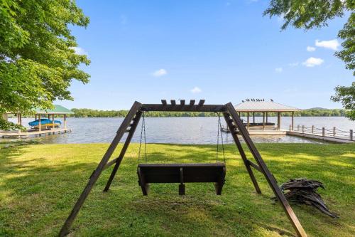 Decatur House | River Access and Dock - Chickamauga River Refuge
