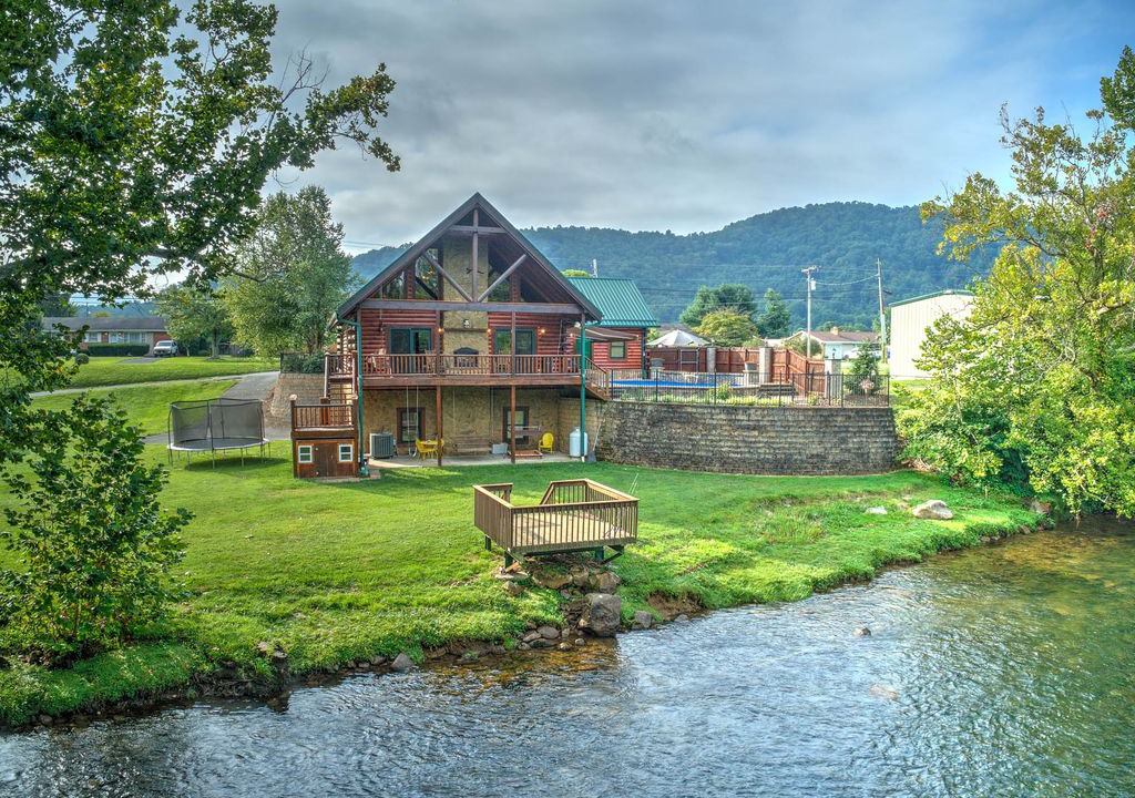 Elizabethton House | River Retreat! Log Cabin on the Watauga River