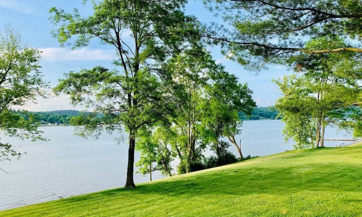 Warsaw Cottage | Riverfront Carriage House Cottage in Warsaw KY Apartment