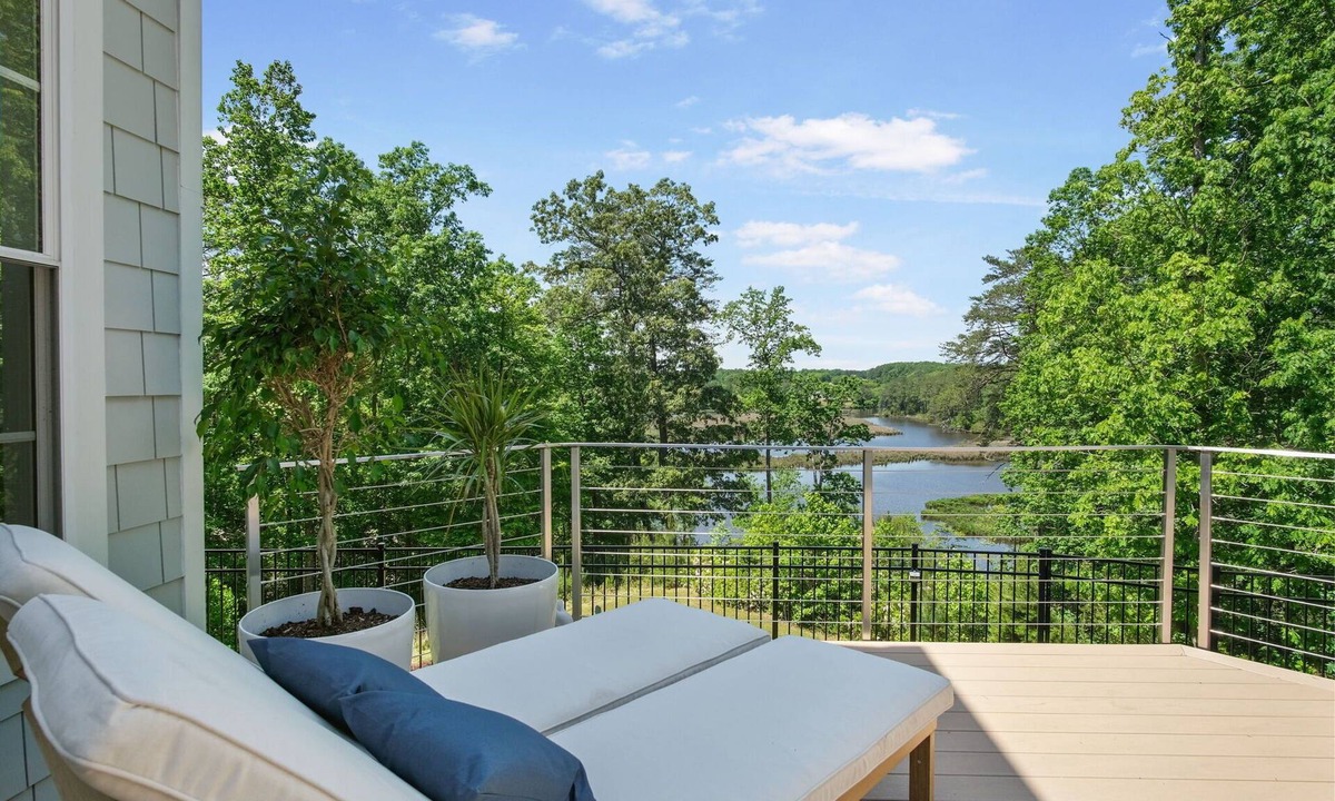 Lancaster House | Riverfront Retreat - sunset views, 2 king suites on 9+ acres, kayaks