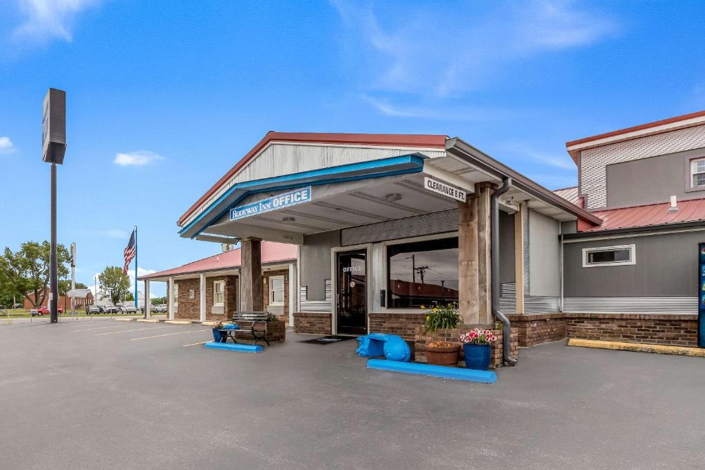 Cadiz Hotel | Rodeway Inn Cadiz