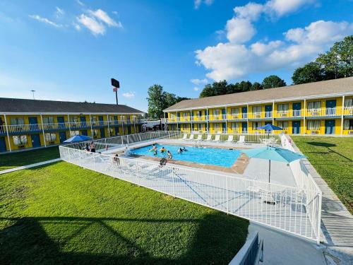Jackson Hotel | Rodeway Inn Jackson Northwest
